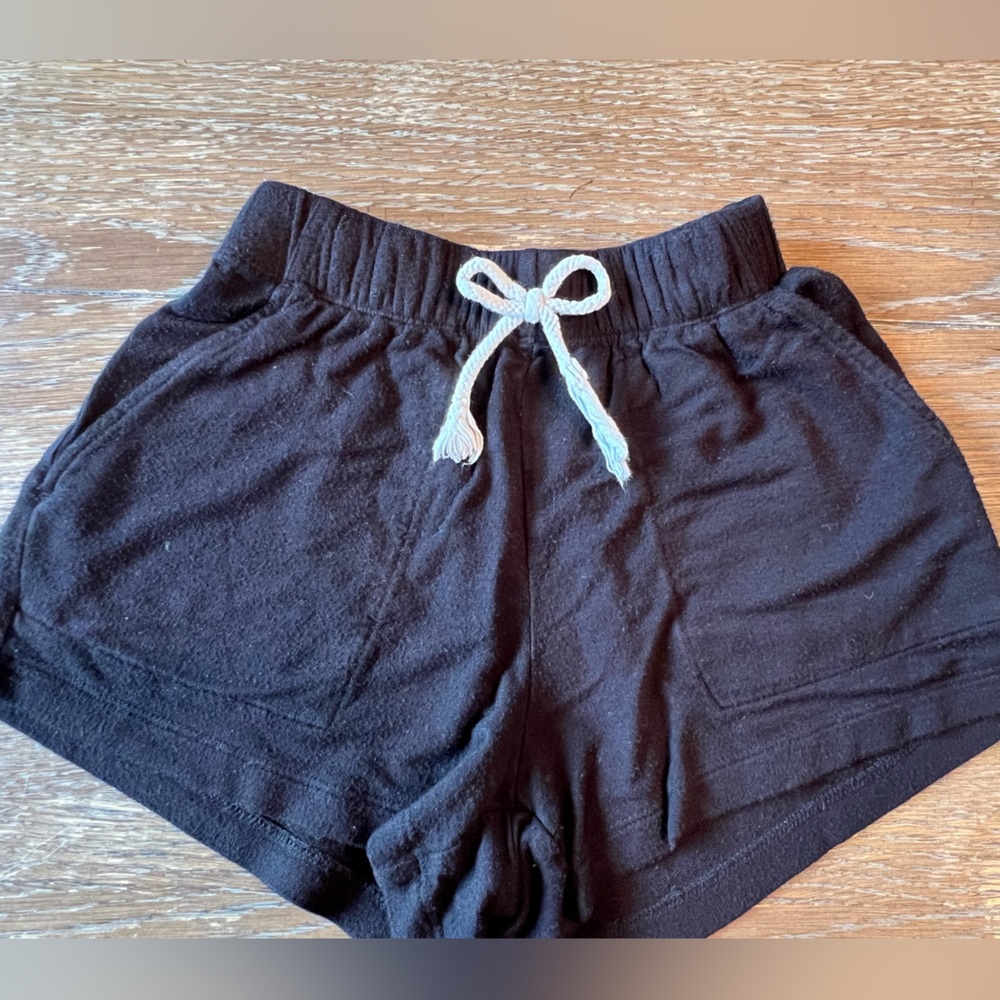 Copper Key Girl’s Black elastic band shorts size small